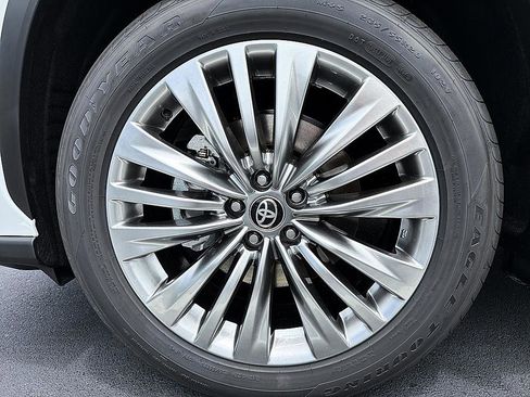 New 2026 Toyota Highlander Platinum AWD/4WD image 3
