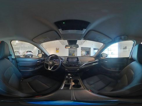 Used 2025 Nissan Altima 2.5 SV FWD image 41