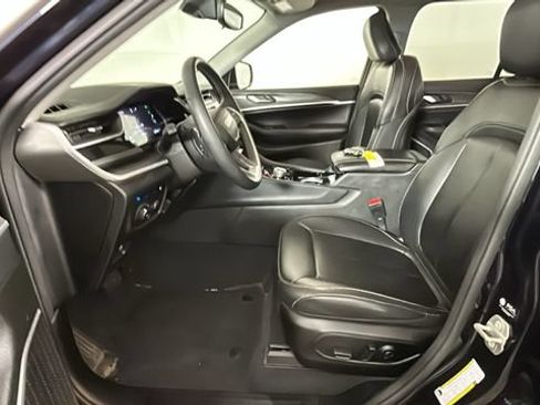 Used 2023 Jeep Grand Cherokee 4WD 4xe image 11