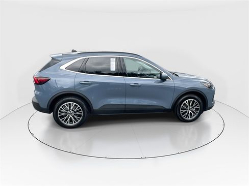 Used 2024 Ford Escape SE w/ PHEV Premium Package image 9