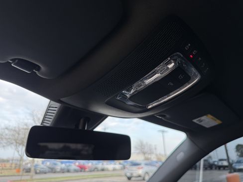 Used 2021 Mercedes-Benz GLB 250 w/ Premium Package image 29