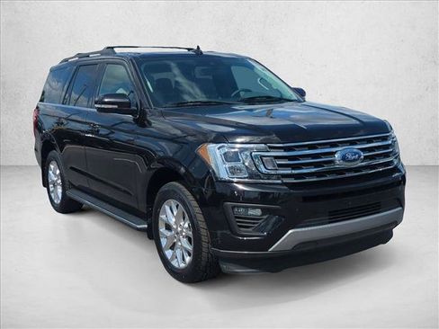 Used 2021 Ford Expedition XLT image 3