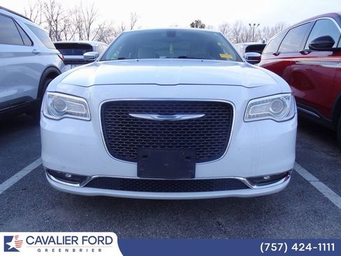 Used 2016 Chrysler 300 C image 2