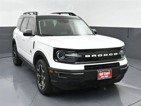 Used 2023 Ford Bronco Sport Outer Banks w/ Tech Package AWD/4WD image 3