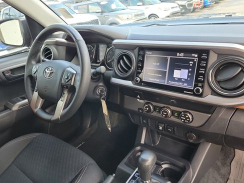 Used 2020 Toyota Tacoma SR5 image 8