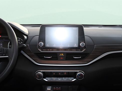 Used 2024 Nissan Altima 2.5 SV image 19