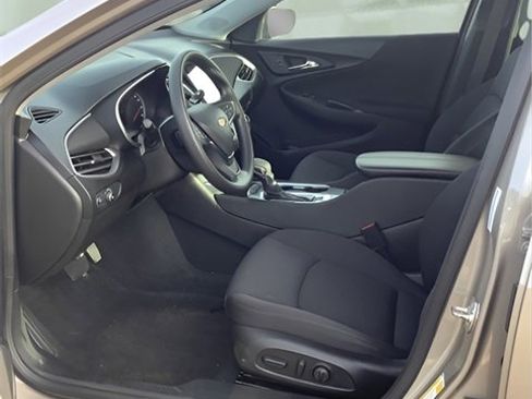 Used 2024 Chevrolet Malibu LT image 11