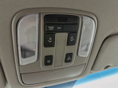 Used 2019 Kia Sedona LX FWD image 34