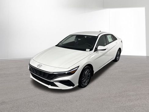 Used 2025 Hyundai Elantra Hybrid FWD image 46