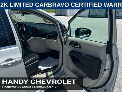 Used 2024 Chrysler Pacifica Touring-L FWD image 37