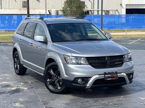 Used 2020 Dodge Journey Crossroad w/ Popular Equipment Group FWD image 3