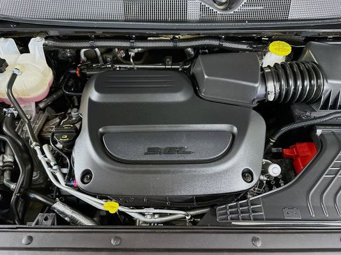 Certified 2025 Chrysler Pacifica Limited image 43