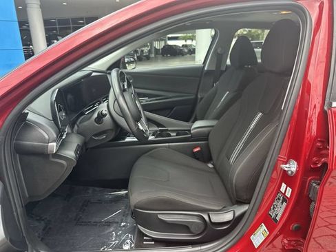 Used 2025 Hyundai Elantra SEL FWD image 30