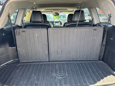 Used 2018 Toyota Highlander XLE AWD/4WD image 23