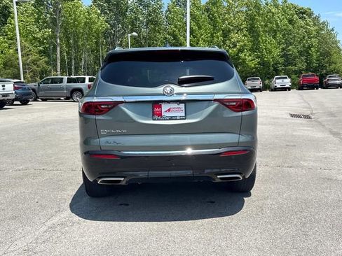 Used 2023 Buick Enclave Essence AWD/4WD image 5