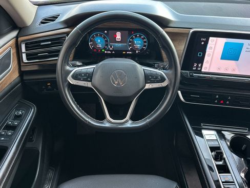 Used 2024 Volkswagen Atlas SE AWD/4WD image 13