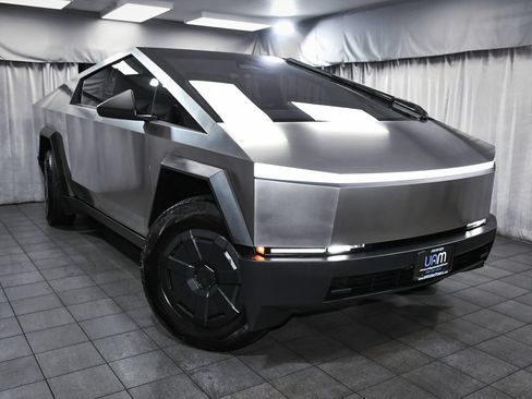 Used 2025 Tesla Cybertruck AWD Crew Cab image 3