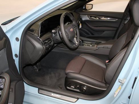 Used 2025 Cadillac CT5 V image 7