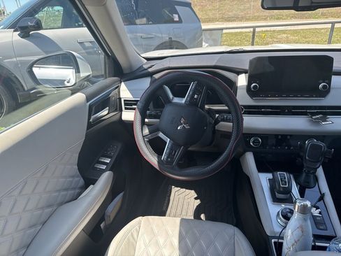 Used 2022 Mitsubishi Outlander SEL image 8