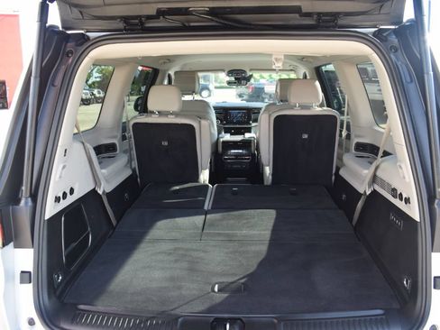 Used 2022 Jeep Wagoneer Series III w/ Flexible Seating Group RWD image 12