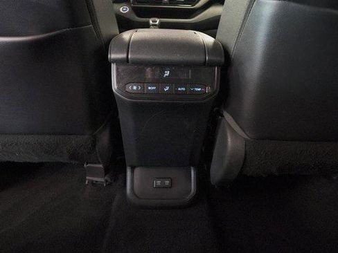 Certified 2021 Toyota Highlander XLE image 36