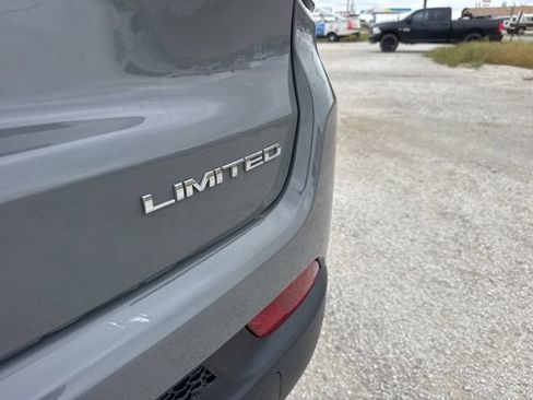 Used 2023 Jeep Compass Limited AWD/4WD image 9