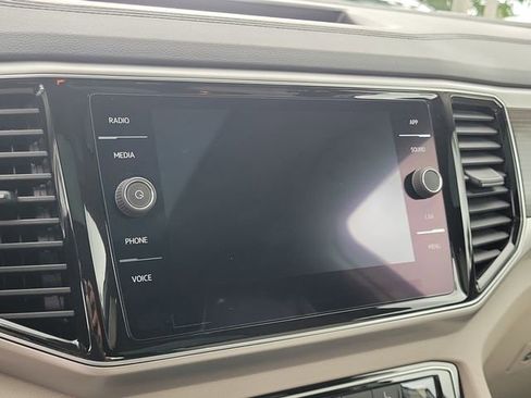 Used 2018 Volkswagen Atlas SEL FWD image 24