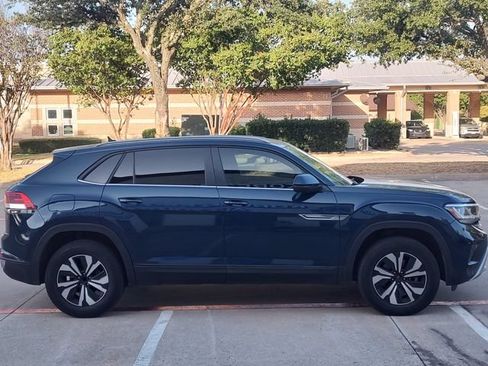 Used 2021 Volkswagen Atlas Cross Sport SE FWD image 2