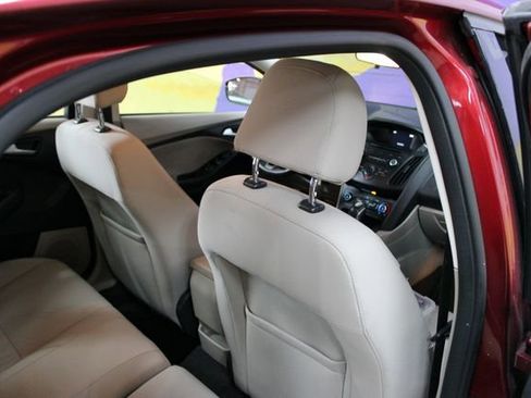 Used 2015 Ford Focus SE w/ SE Sport Package FWD image 10