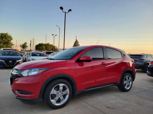 Used 2017 Honda HR-V LX image 3