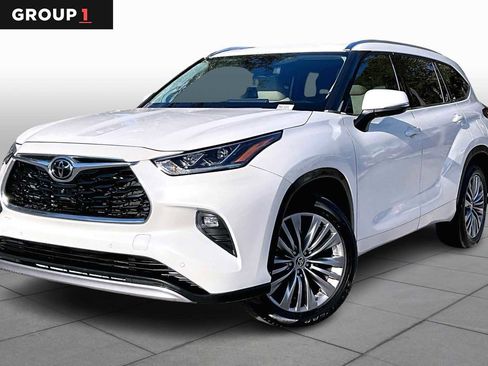 Used 2021 Toyota Highlander Platinum image 1