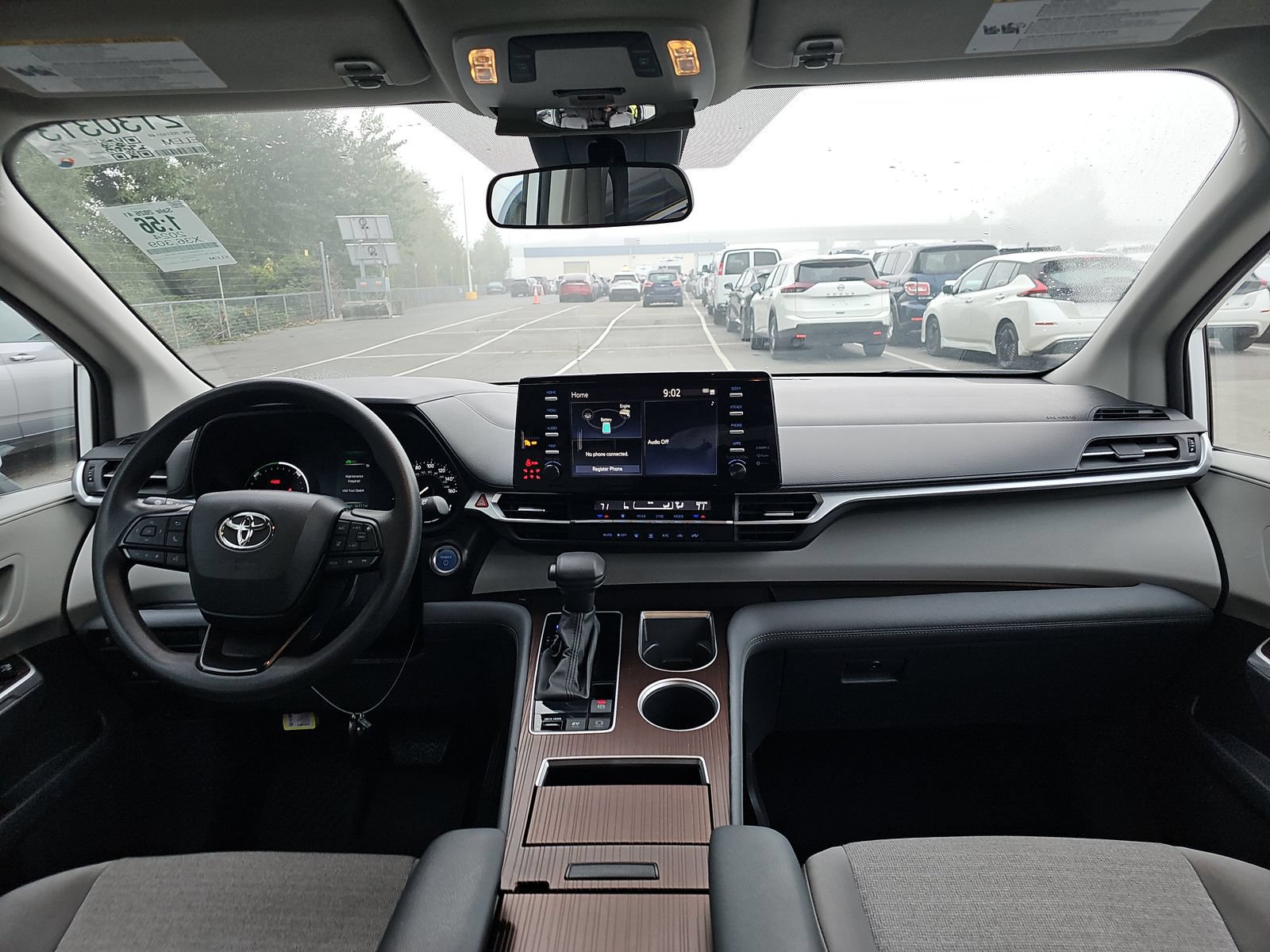 Used 2024 Toyota Sienna LE AWD/4WD image 9