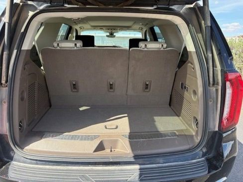 Used 2021 GMC Yukon Denali w/ Denali Premium Package image 18
