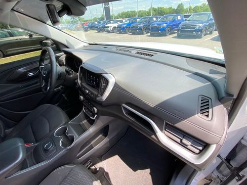 Used 2022 GMC Terrain SLE w/ Elevation Edition image 28