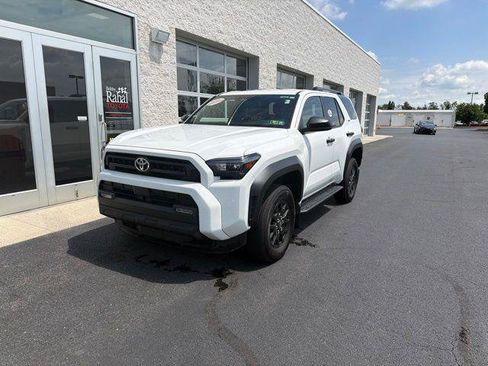 Certified 2025 Toyota 4Runner SR5 AWD/4WD image 2