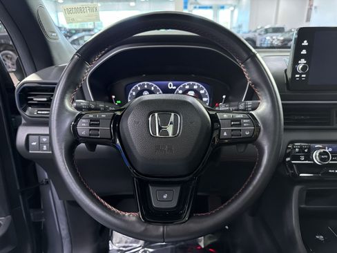 Used 2025 Honda Pilot Black Edition image 25