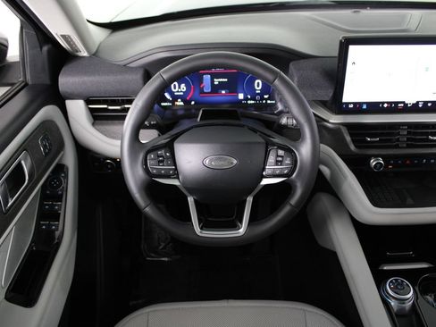 Used 2025 Ford Explorer Platinum w/ Ultimate Package AWD/4WD image 6
