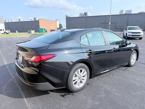Used 2026 Toyota Camry LE FWD image 5
