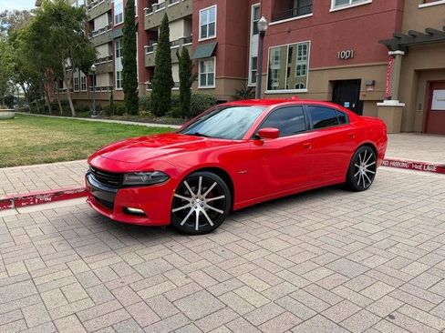 Used 2016 Dodge Charger R/T w/ Plus Group RWD image 2