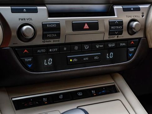 Used 2016 Lexus ES 350 w/ Luxury Package w/Wood Trim FWD image 28