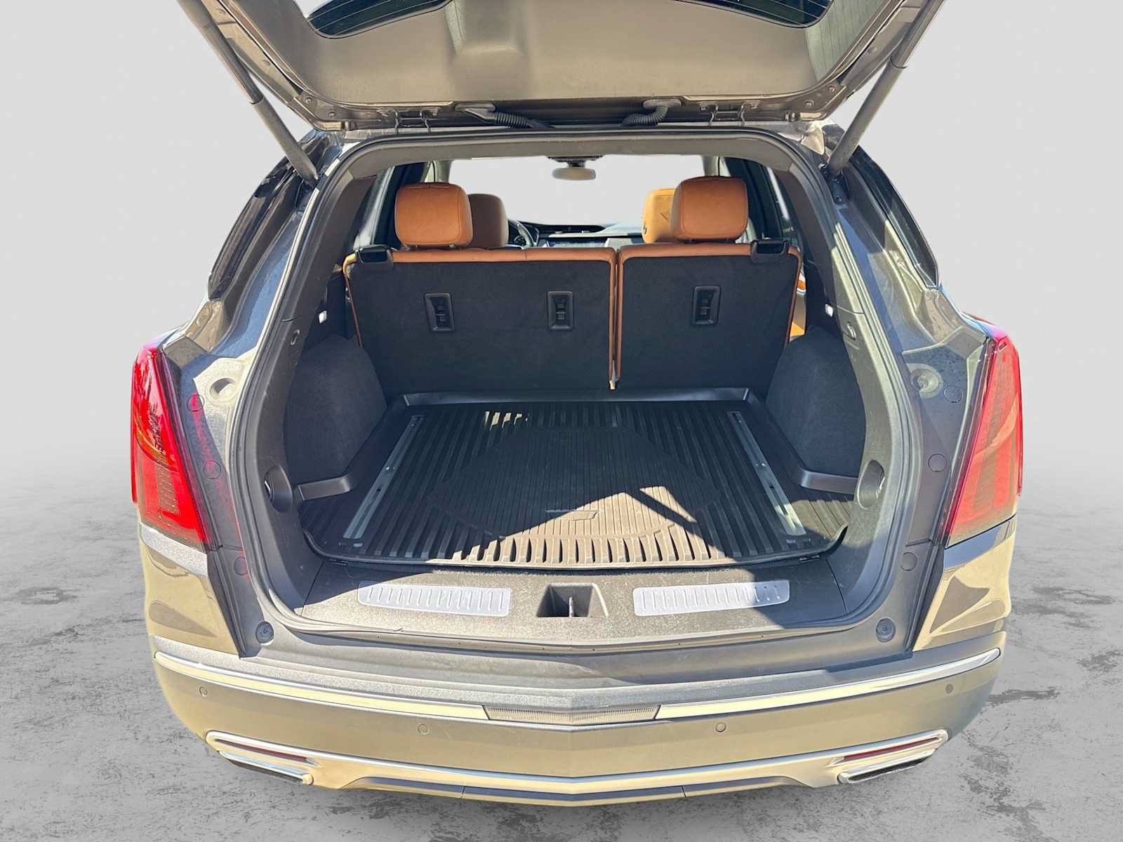Used 2020 Cadillac XT5 Premium Luxury w/ LPO, Floor Liner Package AWD/4WD image 34