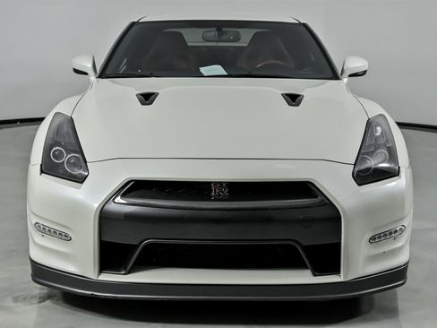 Used 2014 Nissan GT-R Premium w/ Premium Interior Package image 5