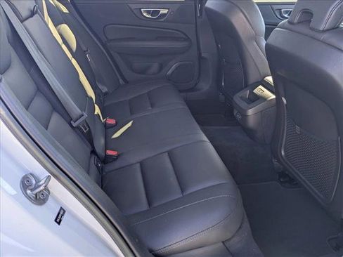 Used 2023 Volvo V60 B5 Cross Country Plus image 19
