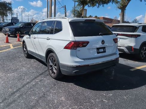 Certified 2022 Volkswagen Tiguan SE w/ Panoramic Sunroof Package image 4