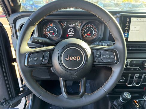 Used 2024 Jeep Wrangler Unlimited Sport image 21