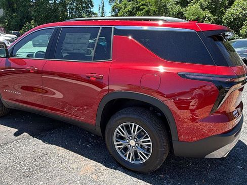 New 2026 Chevrolet Traverse LT w/ Driver Confidence Package AWD/4WD image 7