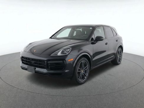 Certified 2024 Porsche Cayenne AWD/4WD image 1