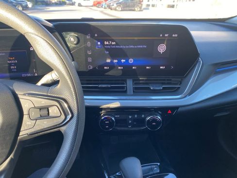 Used 2025 Chevrolet Trax LT image 15