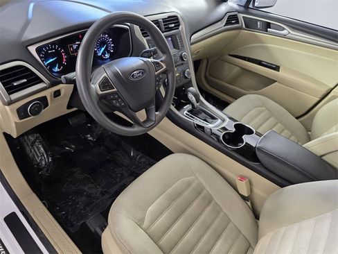 Used 2015 Ford Fusion SE image 11