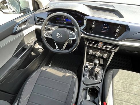 Certified 2024 Volkswagen Taos SE w/ Panoramic Sunroof Package FWD image 9